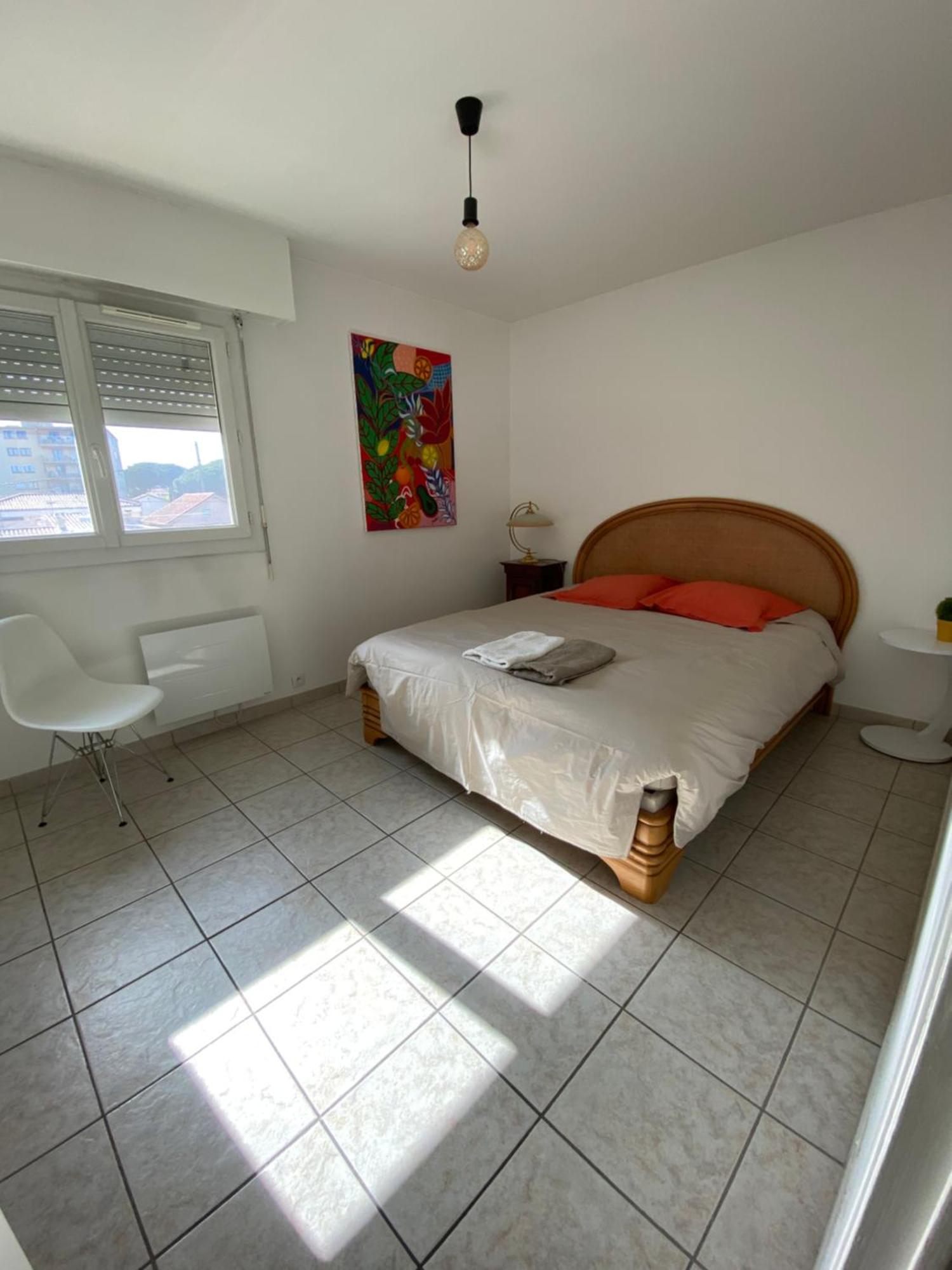 Chez Virginie : Appartement Lumineux Au Calme. Frejus Exterior photo