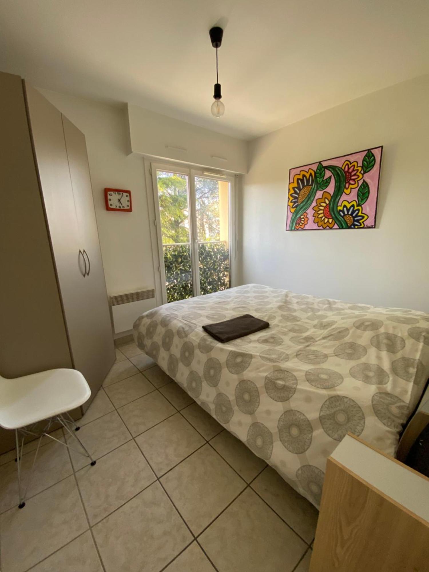 Chez Virginie : Appartement Lumineux Au Calme. Frejus Exterior photo